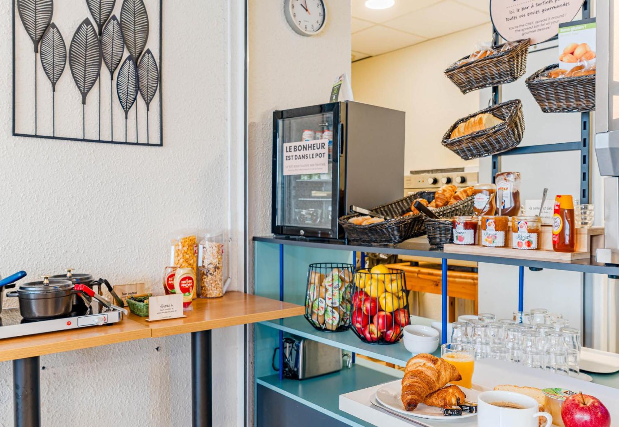B&B Hotel Chatellerault Bagian luar foto