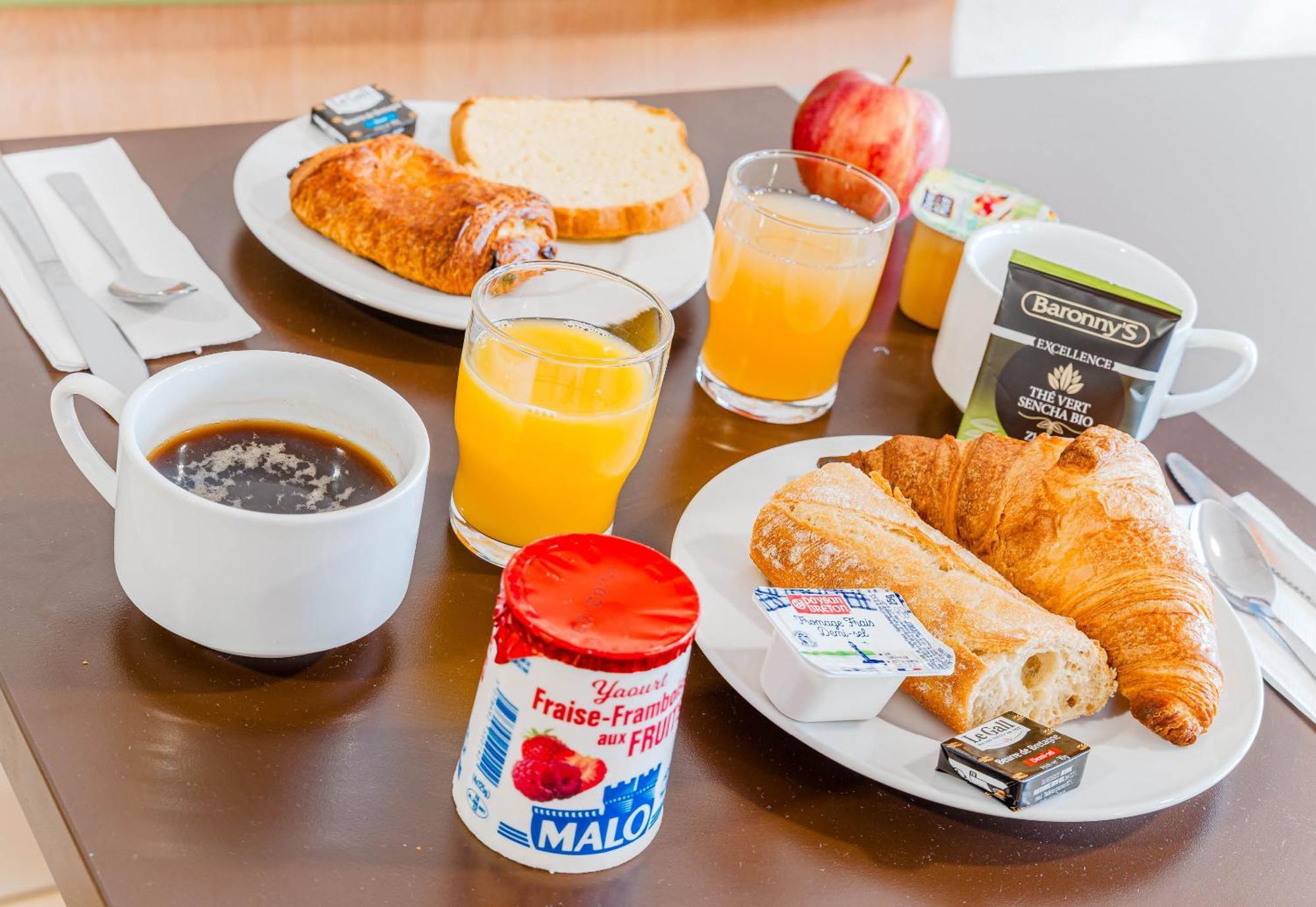 B&B Hotel Chatellerault Bagian luar foto