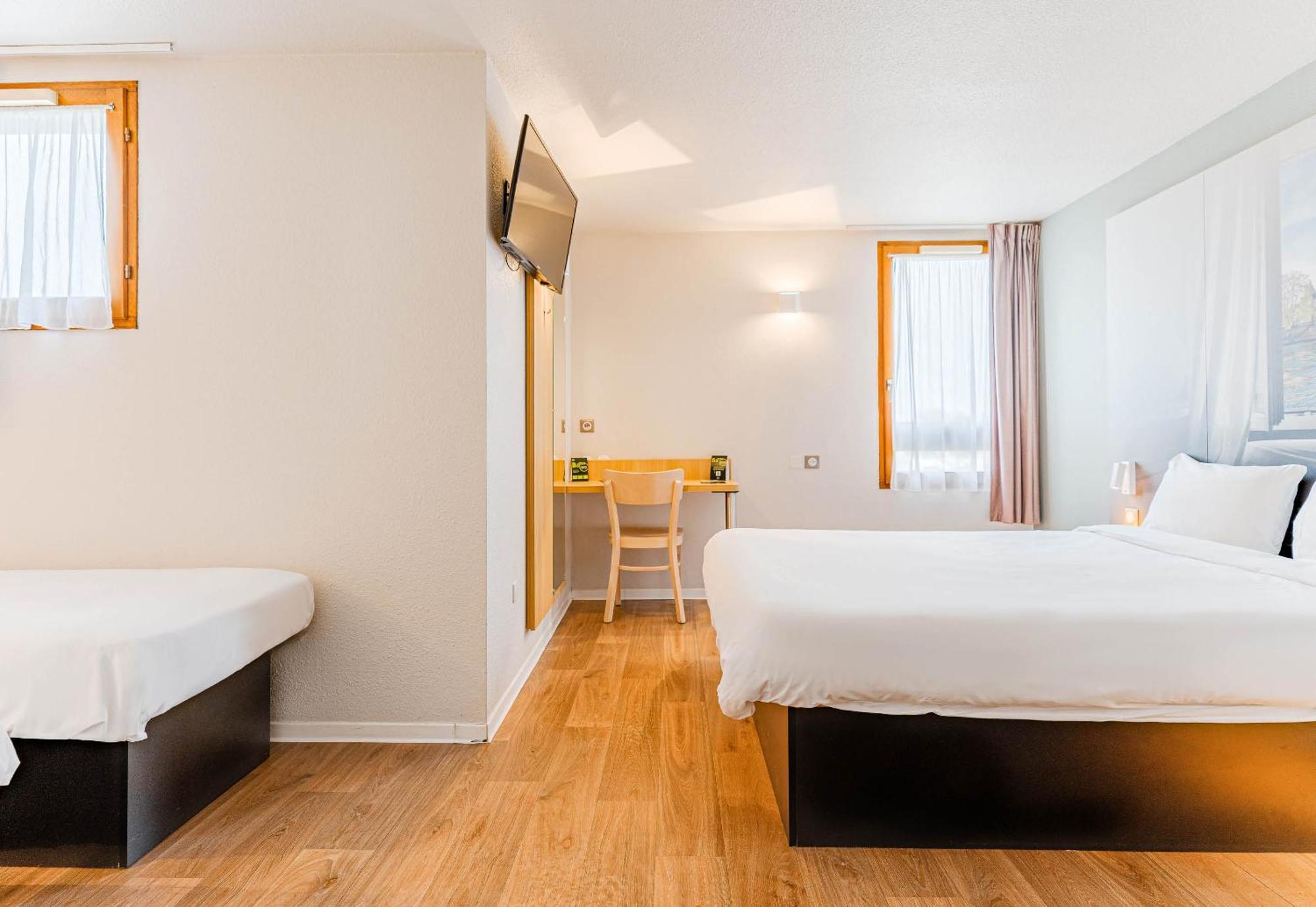 B&B Hotel Chatellerault Bagian luar foto