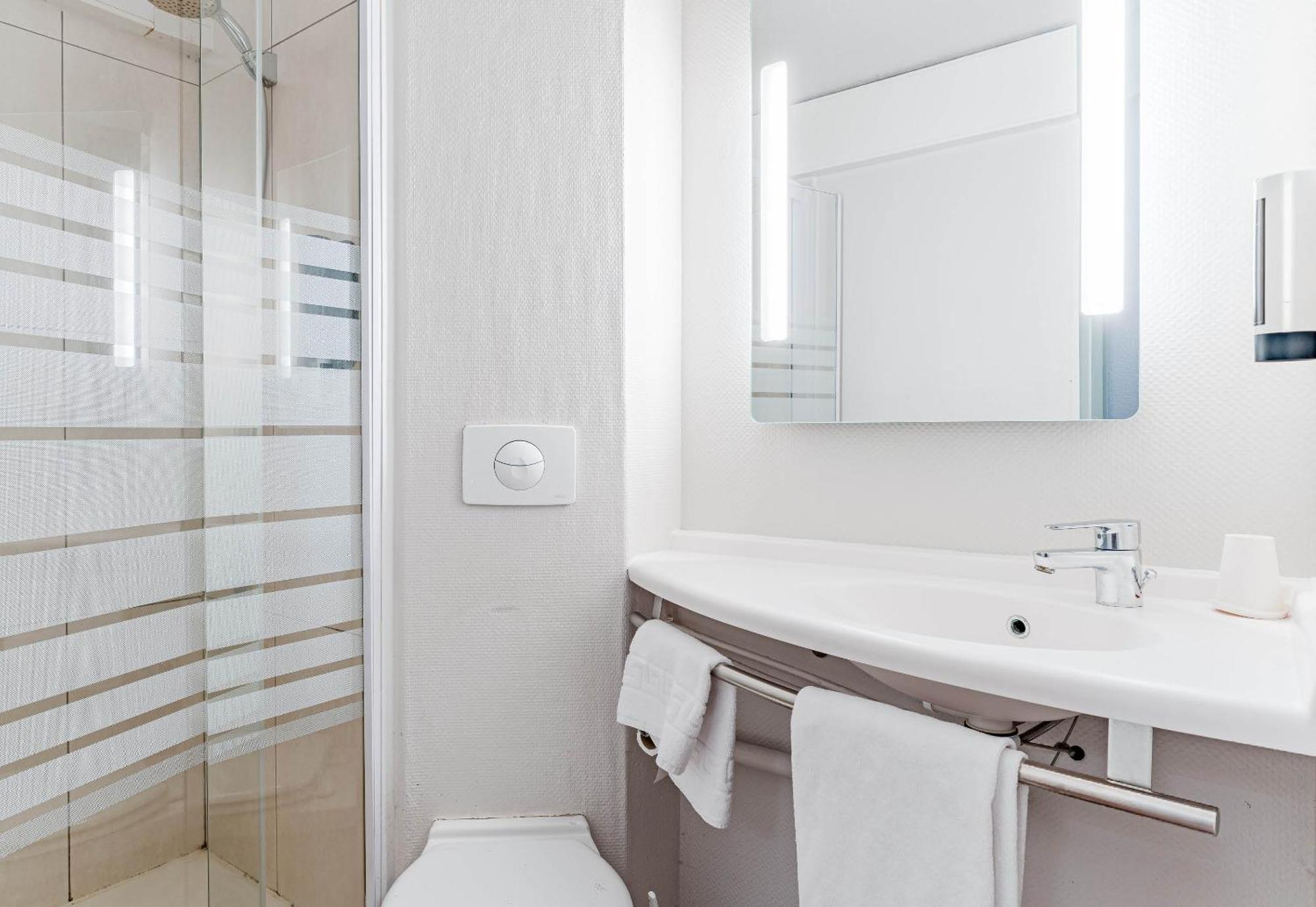 B&B Hotel Chatellerault Bagian luar foto