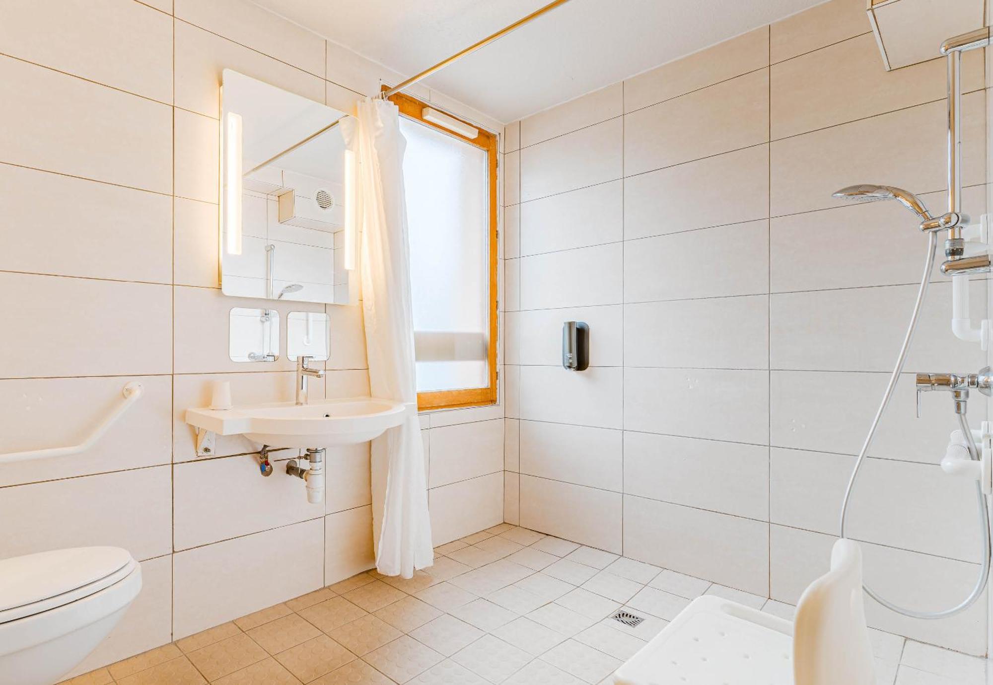 B&B Hotel Chatellerault Bagian luar foto