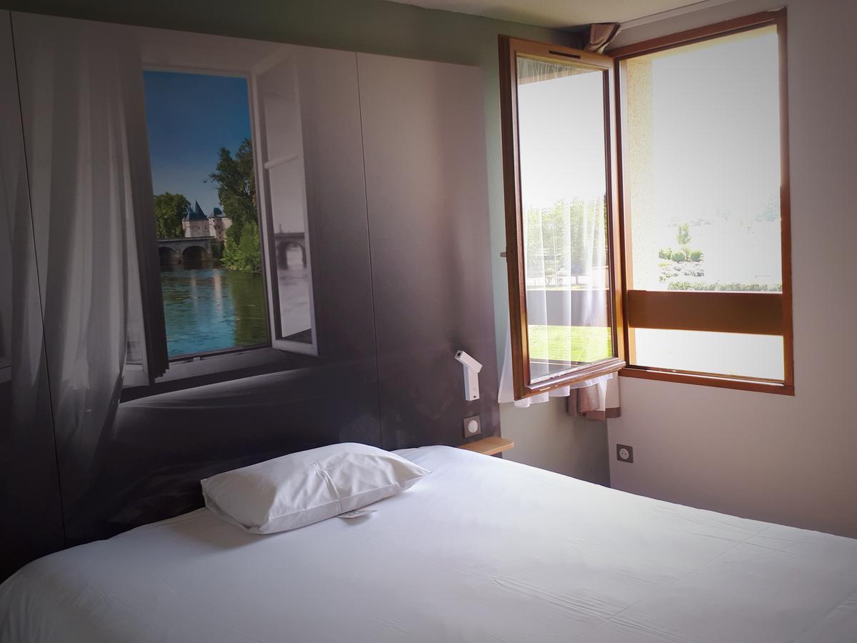 B&B Hotel Chatellerault Bagian luar foto