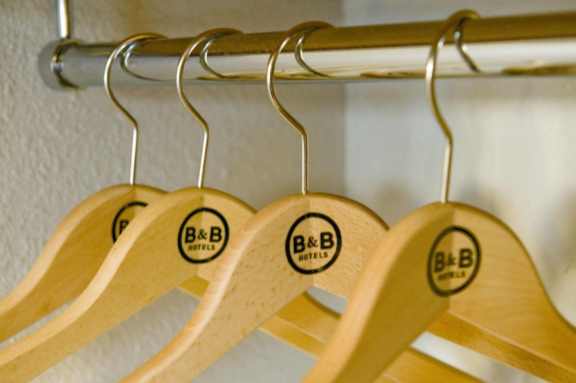 B&B Hotel Chatellerault Bagian luar foto