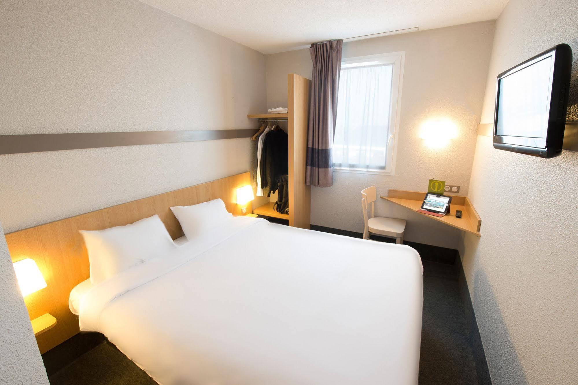 B&B Hotel Chatellerault Bagian luar foto