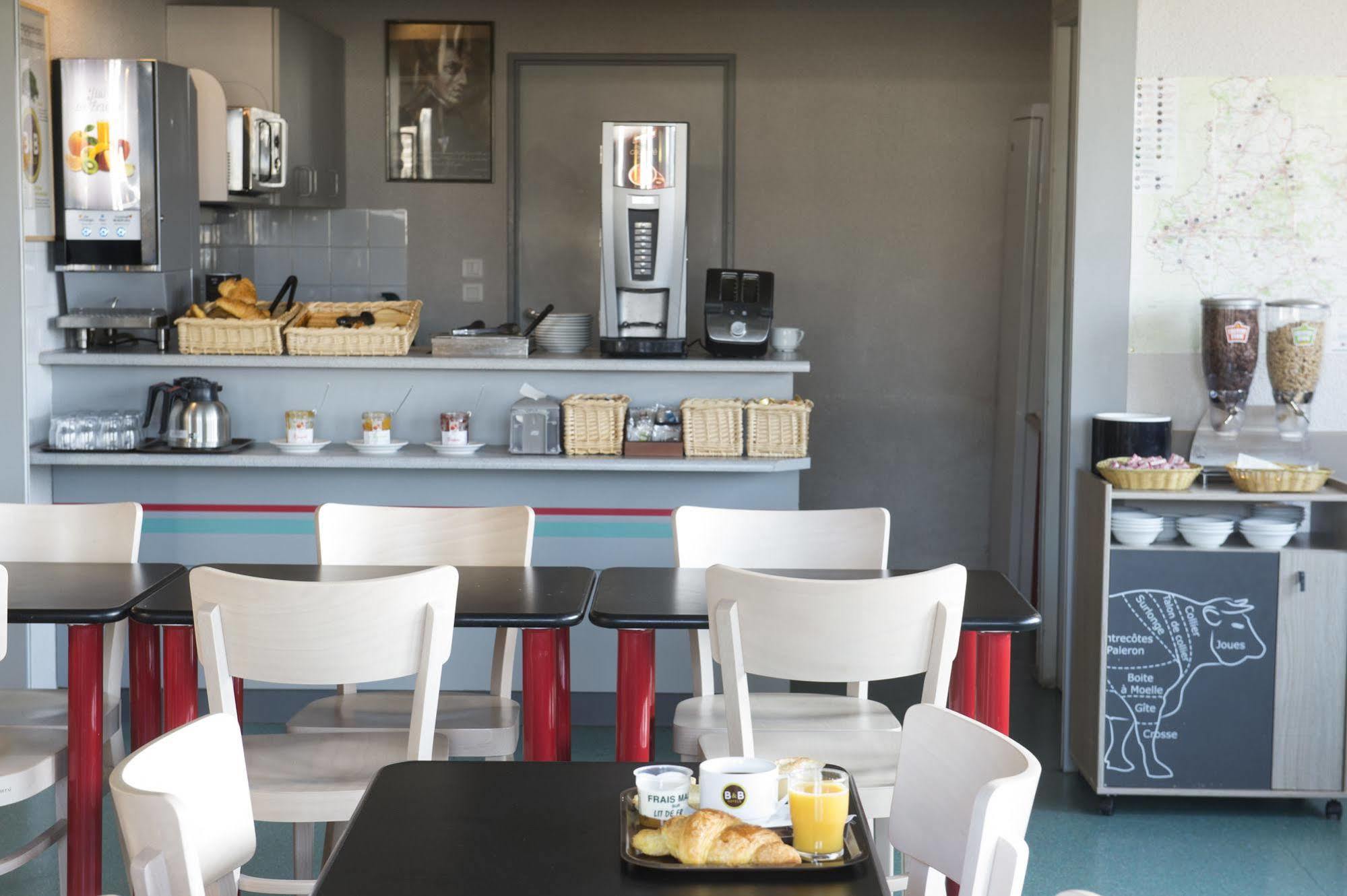 B&B Hotel Chatellerault Bagian luar foto