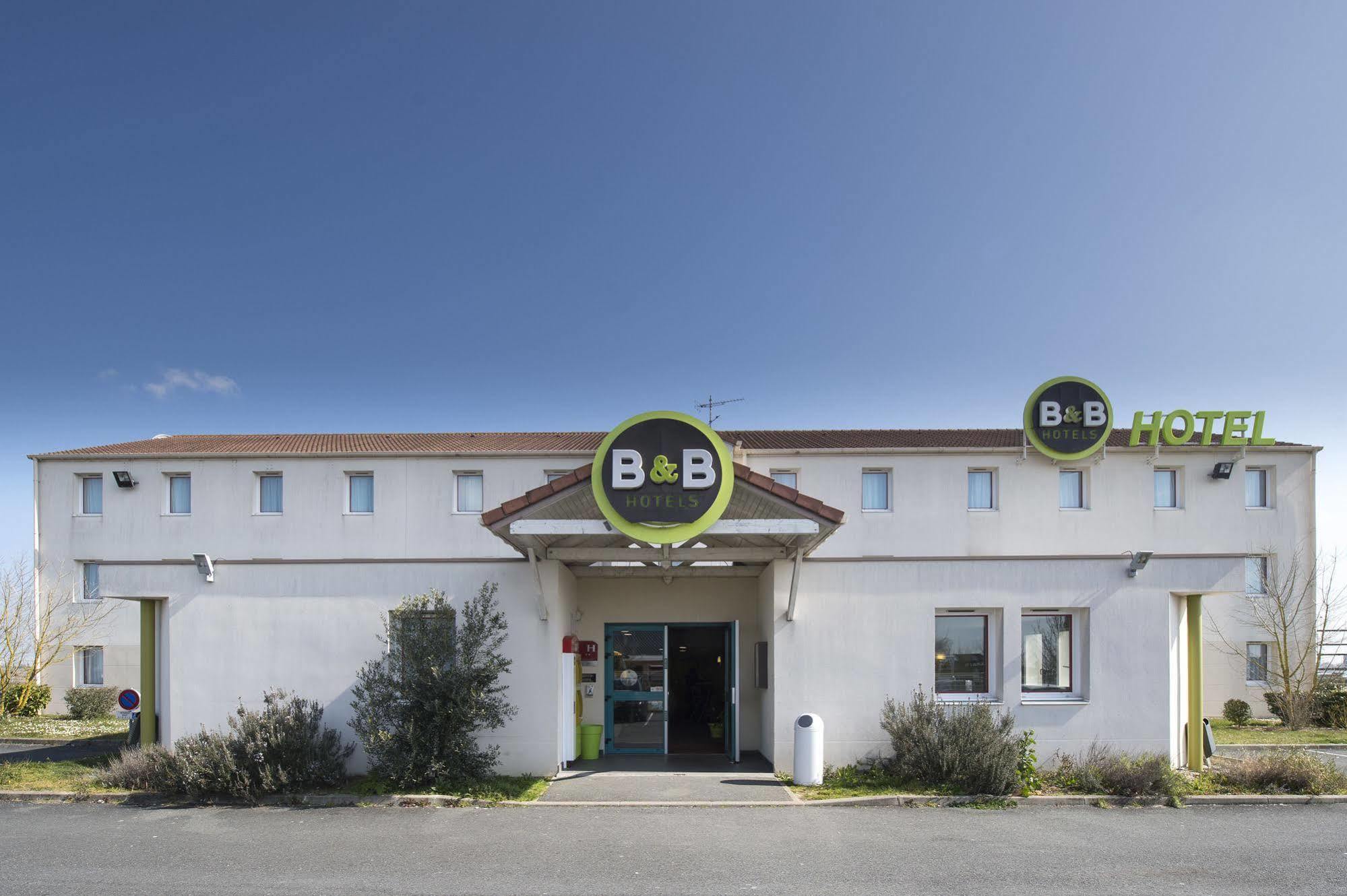 B&B Hotel Chatellerault Bagian luar foto