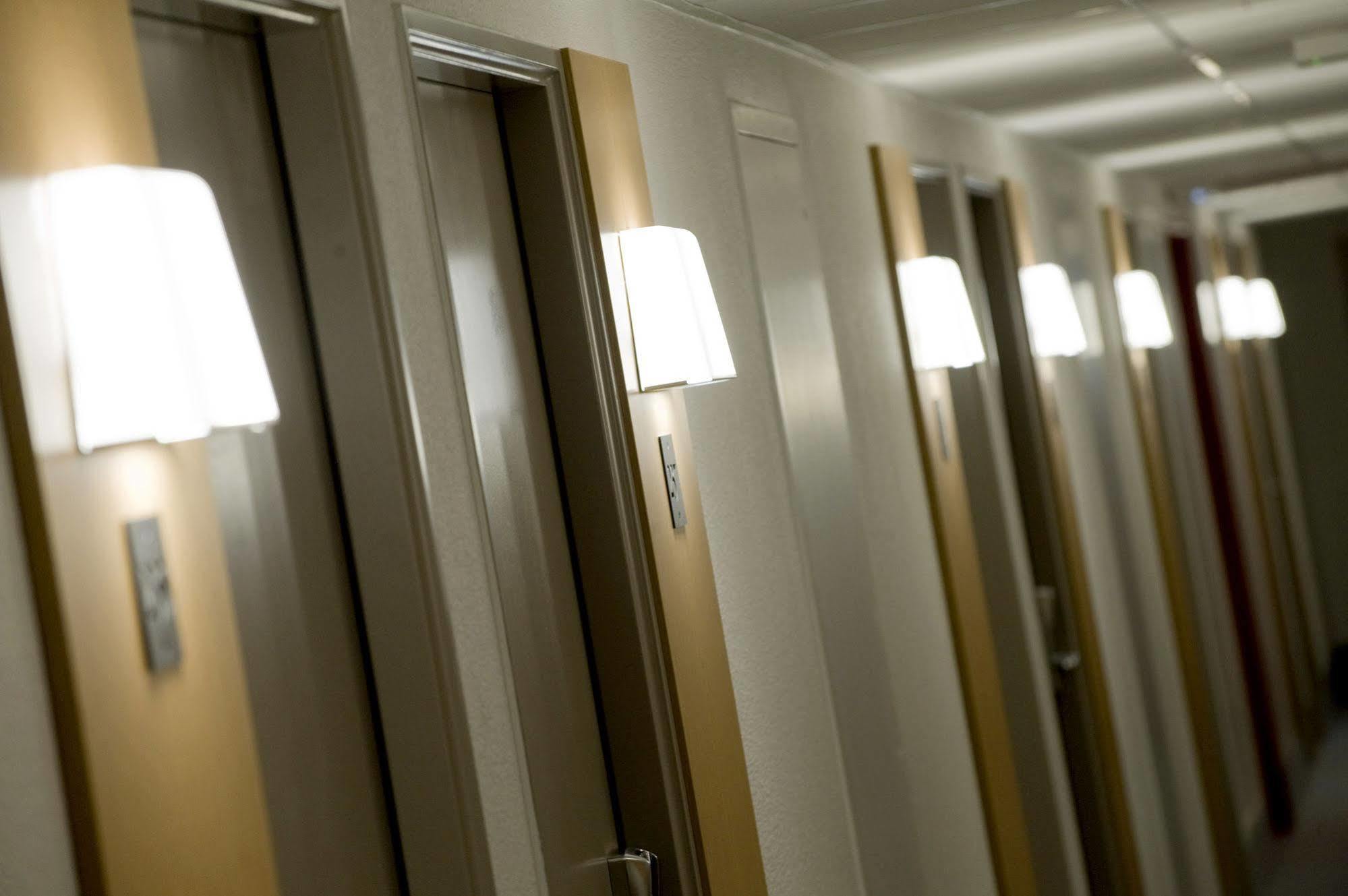 B&B Hotel Chatellerault Bagian luar foto