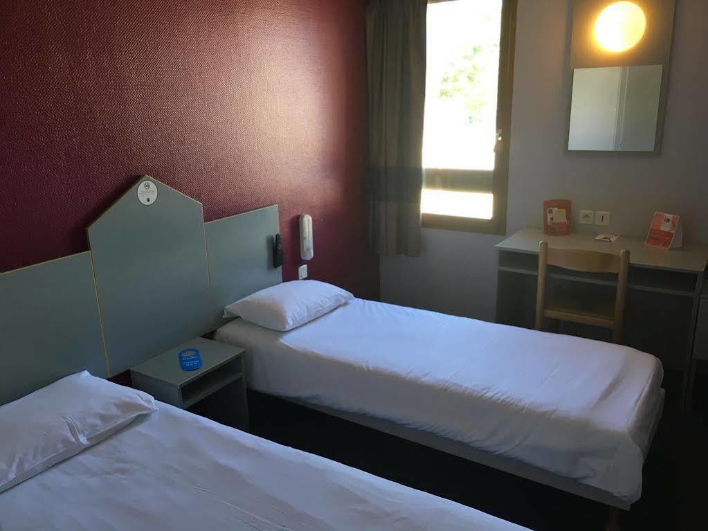 B&B Hotel Chatellerault Bagian luar foto