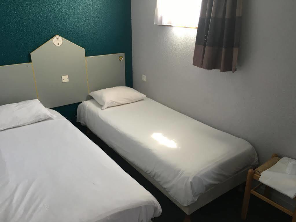 B&B Hotel Chatellerault Bagian luar foto